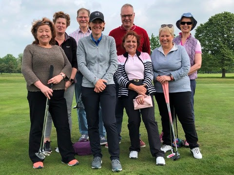 Sarah and the Belton Park Golf Club 'New to Golf' class of 2019