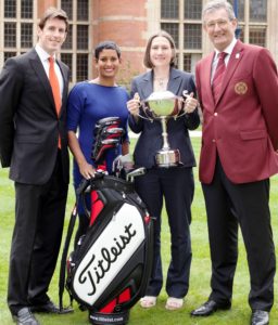 Sarah receiving the PGA Assistant of the Year Award from Naga Munchetty (BBC Presenter & Golf Enthusiast)