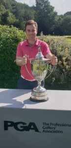 Gareth Davies, the 2019 Champion, proudly holding the Leeds Cup