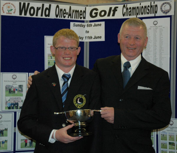 Darren Grey being presented with the 2010 World One-Armed Golf Championship Trophy