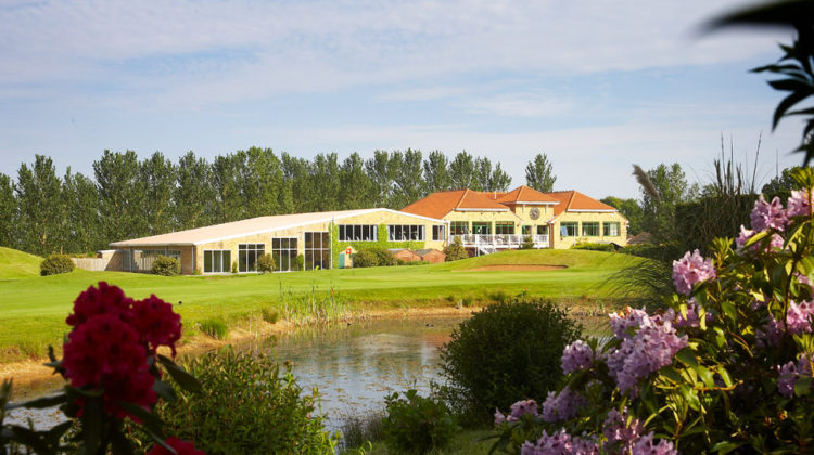 A view of the 18th Green & the Clubhouse, by kind permission of Cottingham Parks Golf & Leisure Club