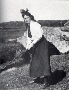 A photo of Cecil Leitch at St Andrews in 1908, by kind permission of the Women Golfer's Museum