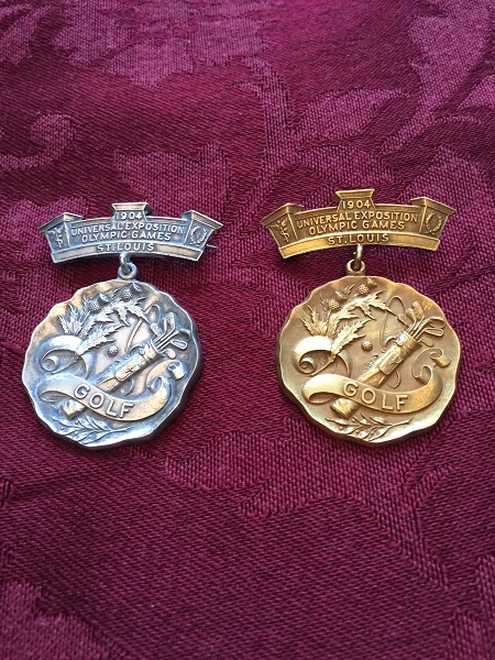 Photograph of Chandler Egan's Silver and Gold Medals, by kind permission of Donald R. Holton, Historian, Exmoor Country Club