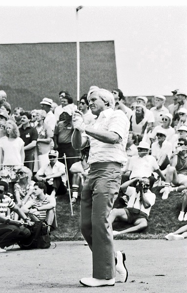 Photograph of Greg Norman playing in 1986 ... attribution to Ted Van Pelt, CC BY 2.0 , via Wikimedia Commons