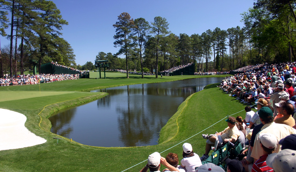 Redbud, the Par 3 16th at Augusta ... Attribution, Photograph by Oliver Gunning [ShareAlike 4.0 International (CC BY-SA 4.0)]