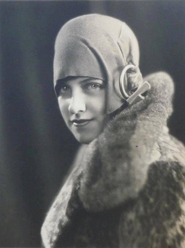 Miriam Burns Horn, 1927 ... photograph by Strauss Peyton
